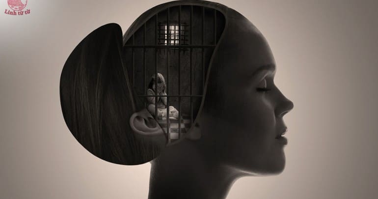 Đứa Bé Bên Trong