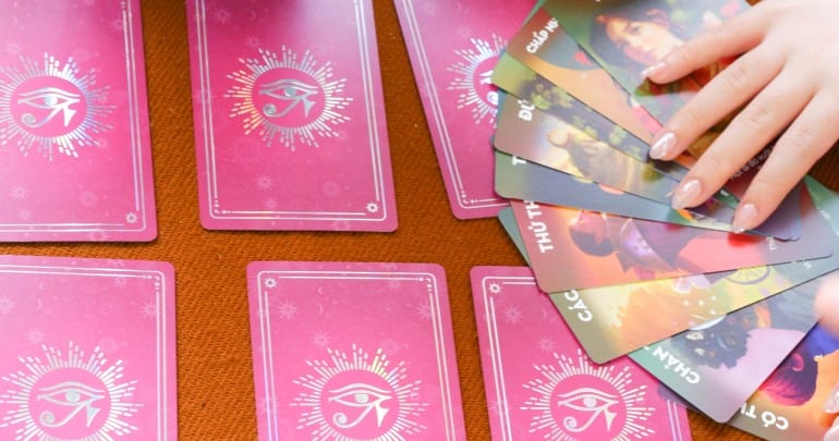 Bộ Bài Trong Suốt Tình Yêu Và Cuộc Sống - Lời Giải Cho Mọi Câu Hỏi